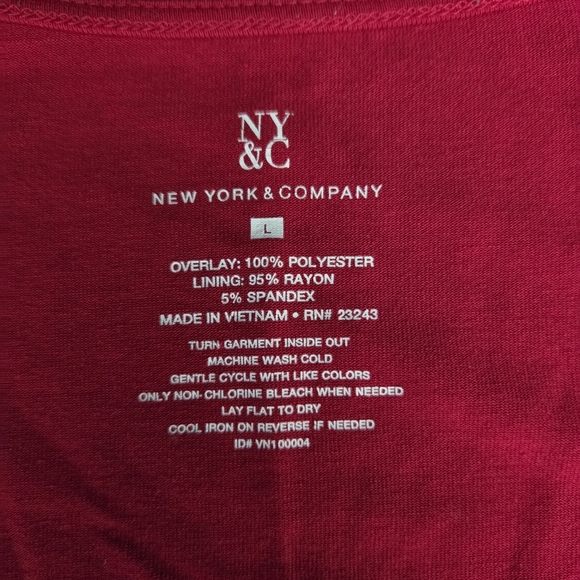 New York & Company Rich Red Top Gold Flecks Large - Picture 4 of 9